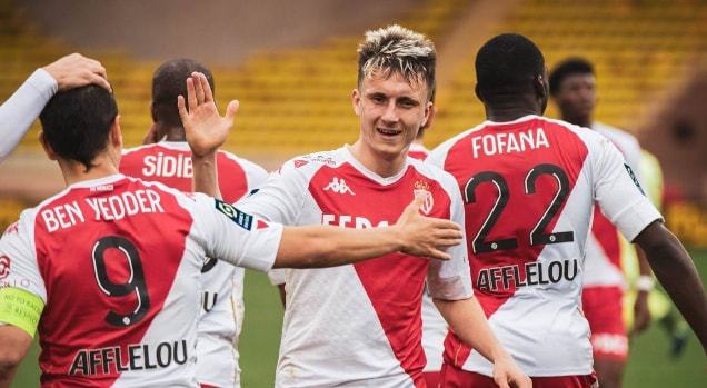 他不仅凭借 他不仅凭借